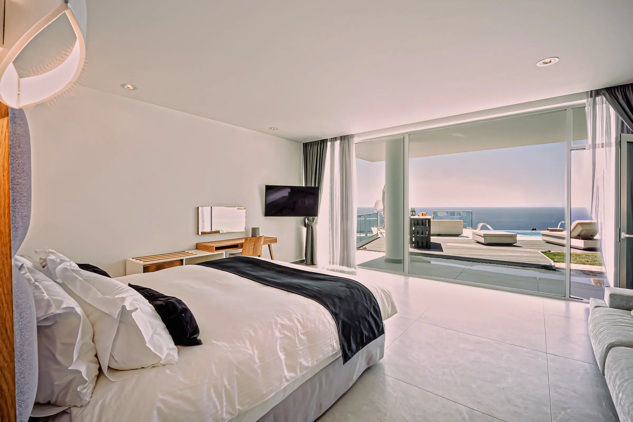 Bedroom with sea view