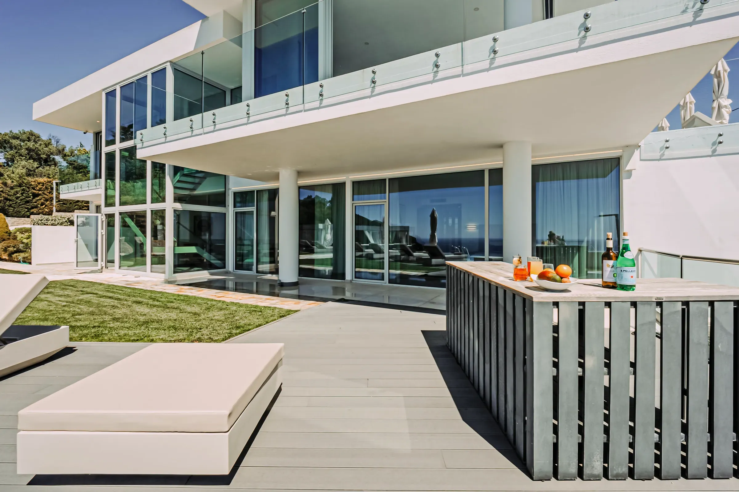 Sun deck with sea view