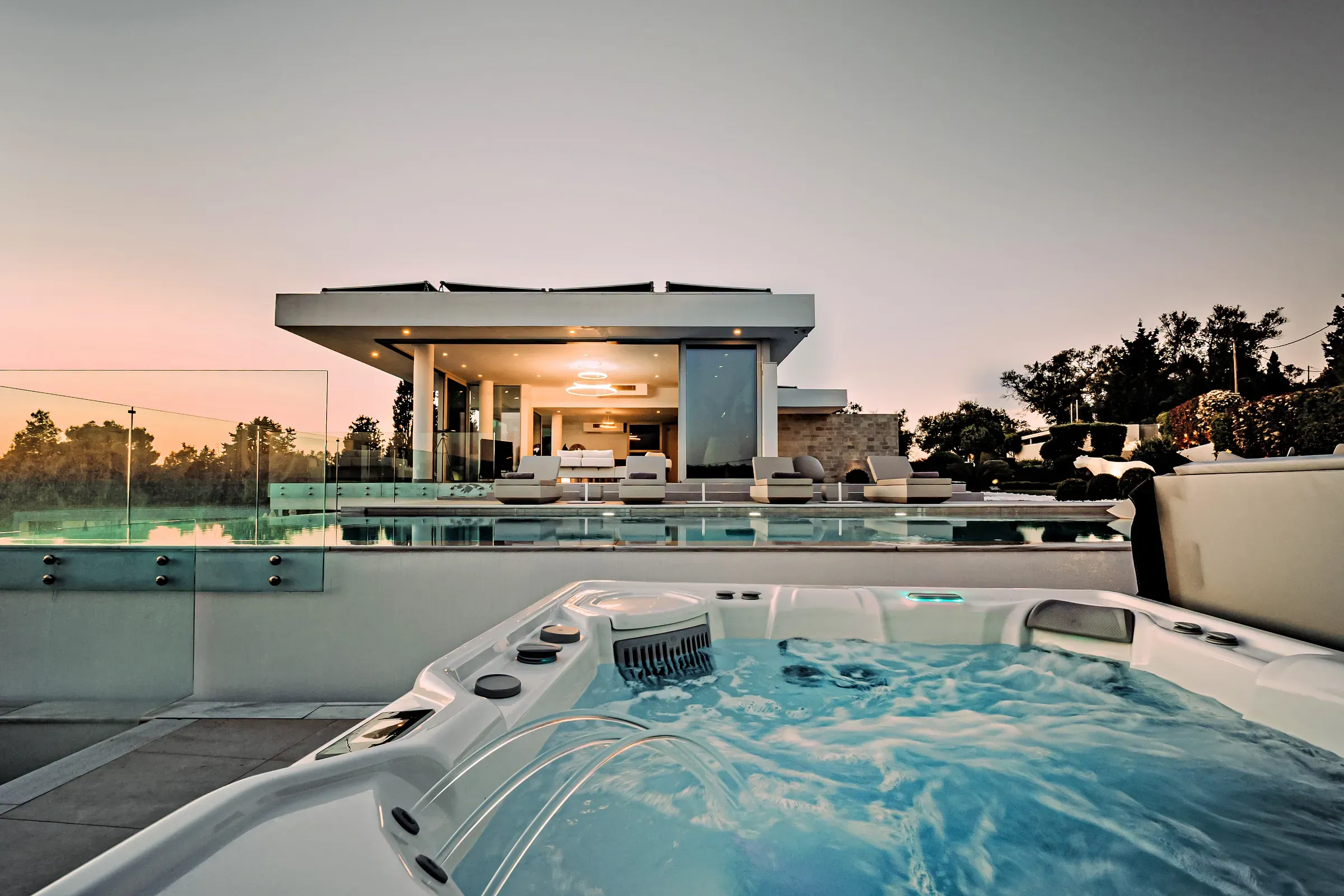 Jacuzzi overlooking the sunset